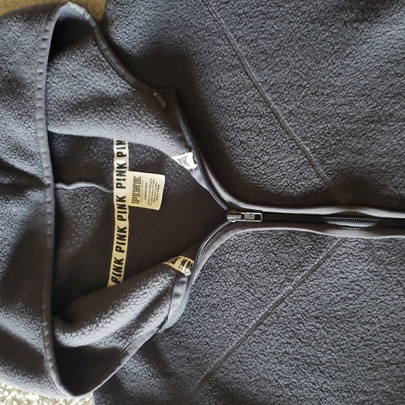 VS PINK Logo High-Low Cropped Fuzzy Sherpa Lined Zip-Up Mock Neck Jacket - Picture 2 of 13